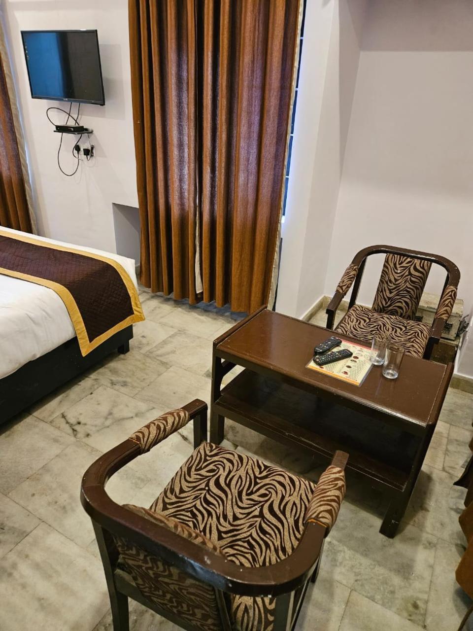 Hotel Anand Inn-Top Family Hotels Business Hotels Best Couple Friendly Hotel In ラクナウ エクステリア 写真