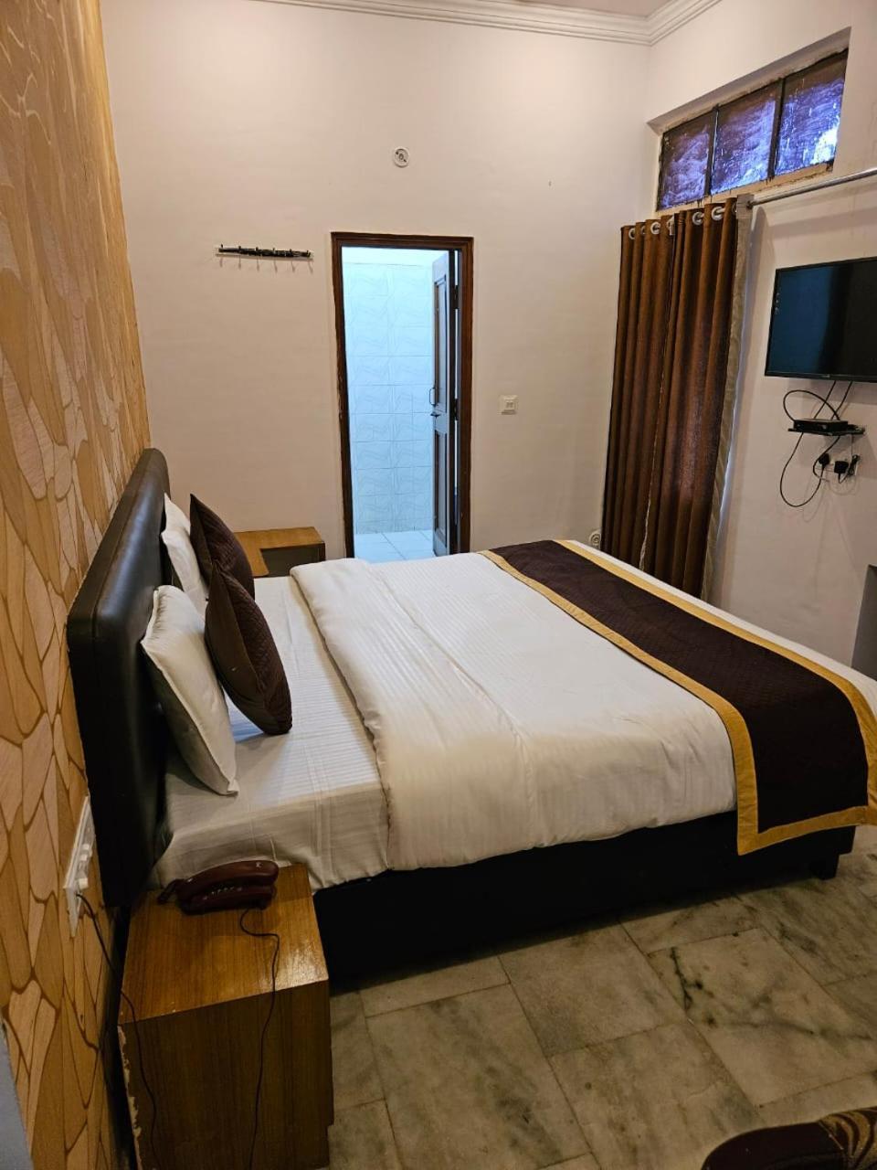 Hotel Anand Inn-Top Family Hotels Business Hotels Best Couple Friendly Hotel In ラクナウ エクステリア 写真